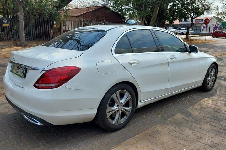 Private Full-Day Chauffeur Service in Cape Town: Flexible Transfers & Sightseeing