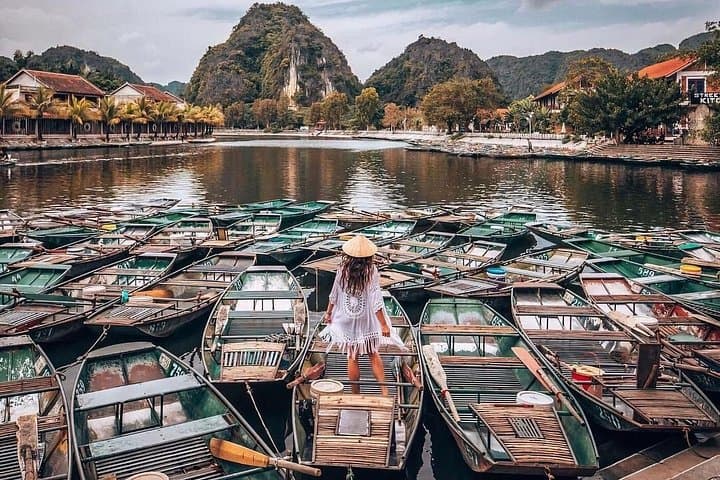 Full-Day Trang An Boat Tour: Mua Caves, Hoa Lu & Grottoes (Private) photo 4