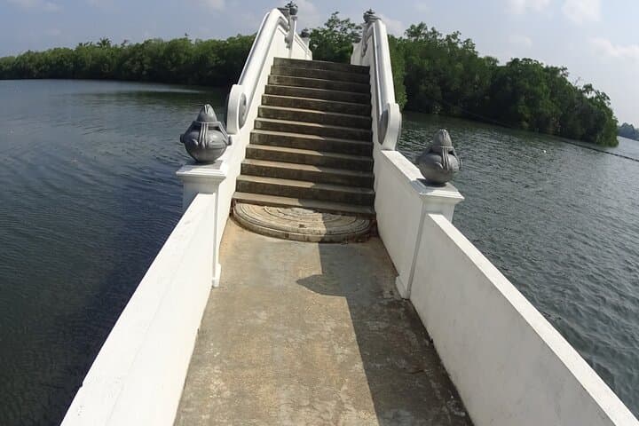 Koggala Lake Tour: Cinnamon Island Boat Ride, Birdwatching & Temple Visit Near Galle photo 4