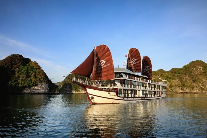 Overnight Halong Bay & Lan Ha Bay Cruise aboard V’Spirit: Lan Ha Explorer photo 2