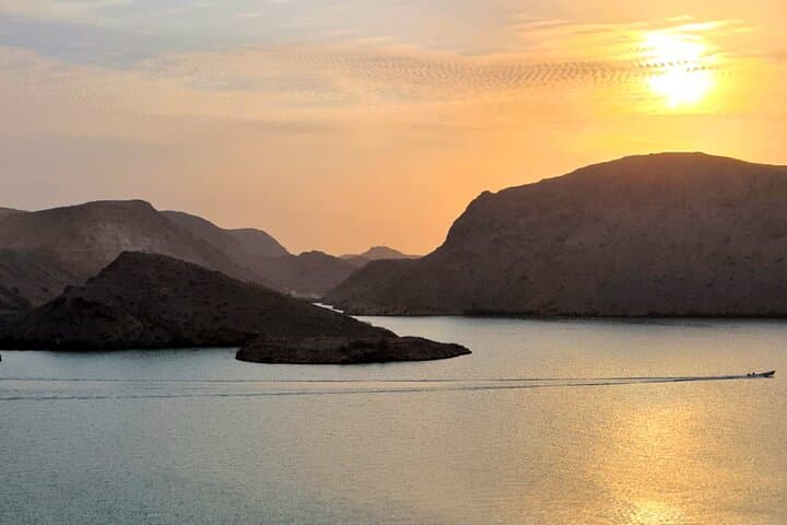 Experience the Magic of Qurum: A Sunset Kayak Adventure photo 5