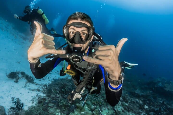 Scuba at Deep Dive Dubai: 2-Hour Intro Dive in the World's Deepest Pool photo 3