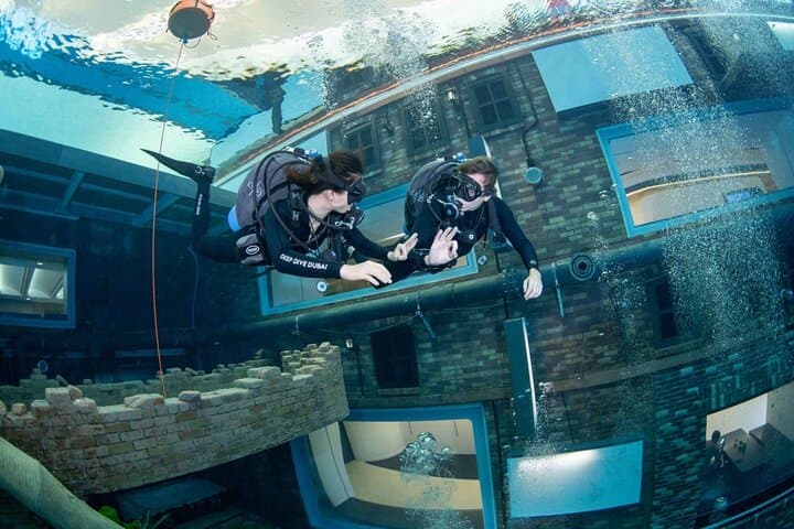 Scuba at Deep Dive Dubai: 2-Hour Intro Dive in the World's Deepest Pool photo 5