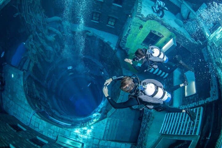 Scuba at Deep Dive Dubai: 2-Hour Intro Dive in the World's Deepest Pool photo 6