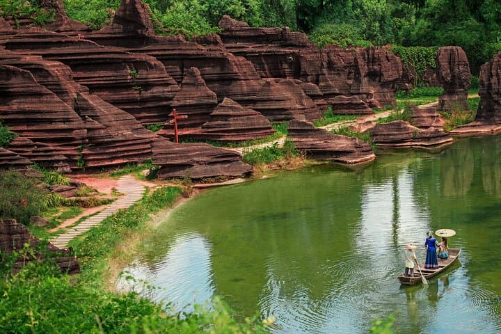 Wulong Karst & Red Stone Forest: 3-Day Private Adventure from Chongqing