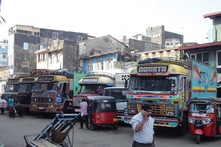 Colombo Street Food Walking Tour: Pettah Market & Fort – AM & PM photo 6