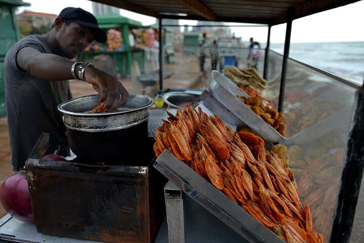 Colombo Street Food Walking Tour: Pettah Market & Fort – AM & PM
