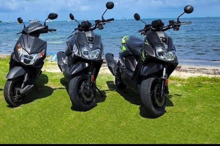 Explore San Andrés by Scooter: Coastal Routes, Raizal Culture, and Island Freedom photo 2