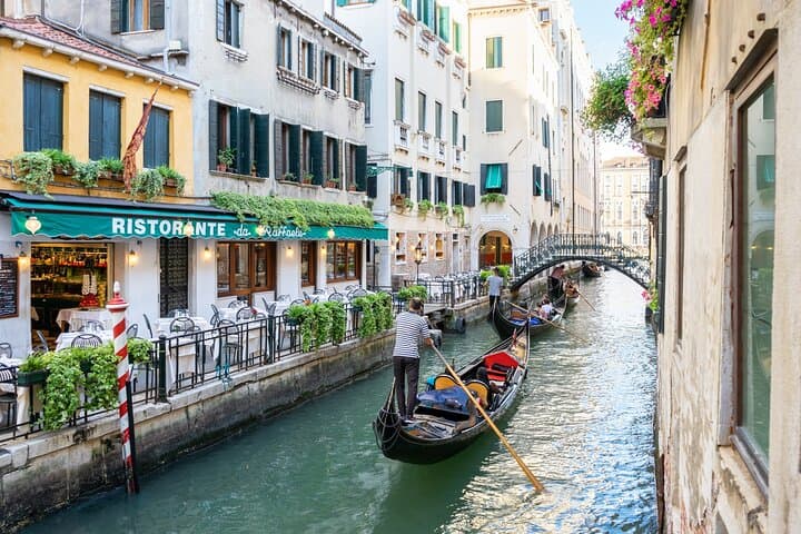 Venice Gondola Ride & Skip-the-Line Doge's Palace Tour — 90-Min Afternoon Experience
