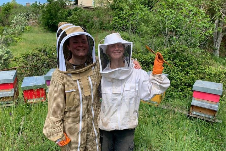 From Hive to Jar: Beekeeping Experience and Honey Tasting near Rome photo 4