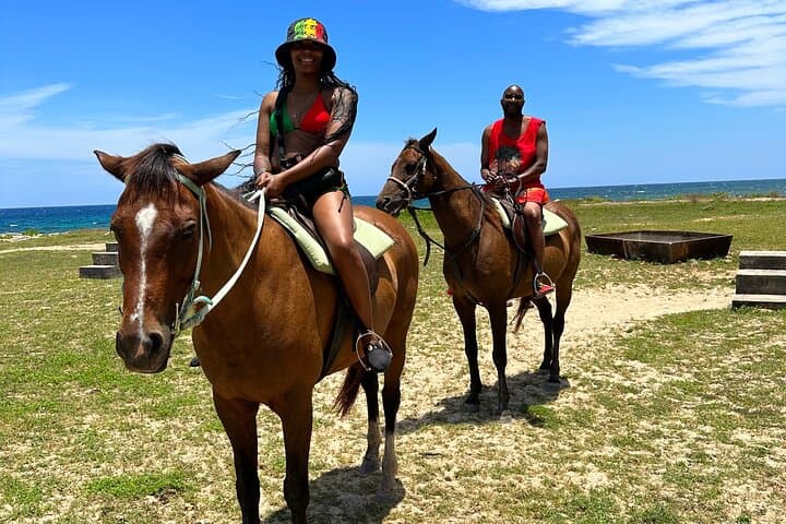 Montego Bay Bamboo Rafting and Horseback Swim: River, Beach & Local Flavors