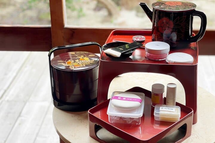 Oiran Private Experience in Kanazawa — Traditional Oiran Makeover & Studio Photos photo 2