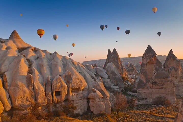 Sunrise Hot Air Balloon Over Göreme Valley — Cappadocia Flight Experience photo 2