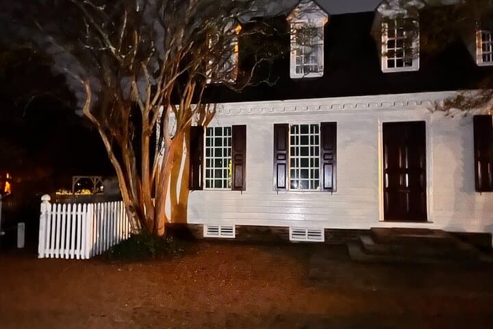 Colonial Williamsburg Ghost Stories Walking Tour: After-Dark History & Haunts photo 2