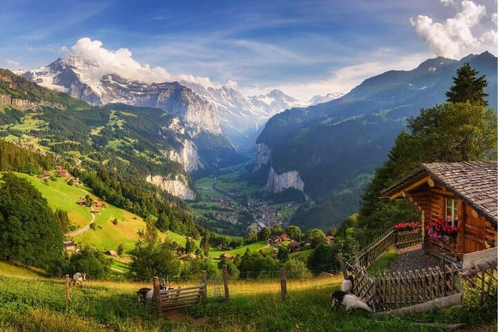 Lucerne to Interlaken, Grindelwald & Lauterbrunnen: Private Bernese Oberland Daytrip