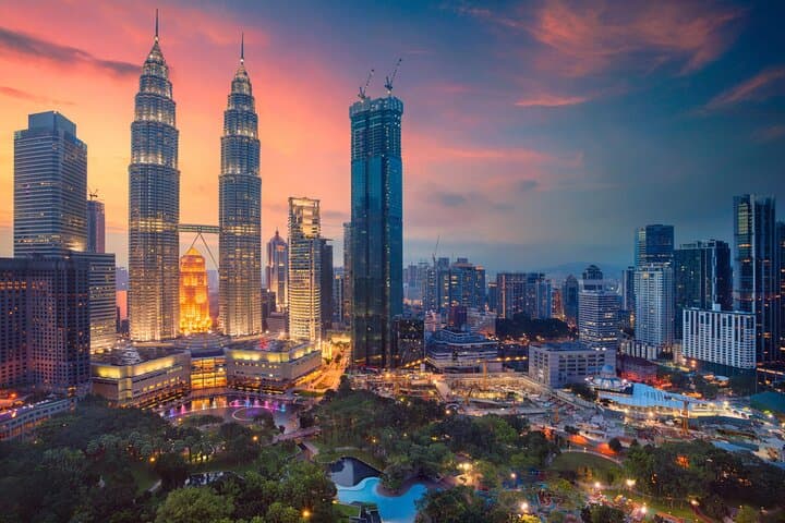 Kuala Lumpur Skyline and Batu Caves Private Day Tour