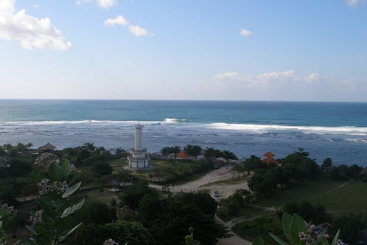 Private Jimbaran Beach and Uluwatu Sunset Tour with Seafood Dinner photo 3