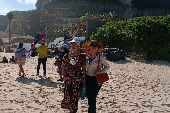 Private Jimbaran Beach and Uluwatu Sunset Tour with Seafood Dinner photo 4