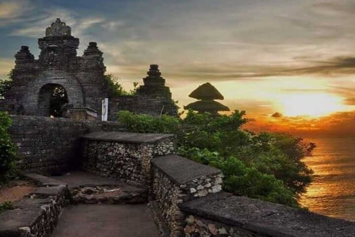 Private Jimbaran Beach and Uluwatu Sunset Tour with Seafood Dinner photo 6
