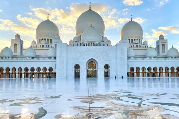 Private Abu Dhabi City Tour: Sheikh Zayed, Qasr Al Watan & Corniche
