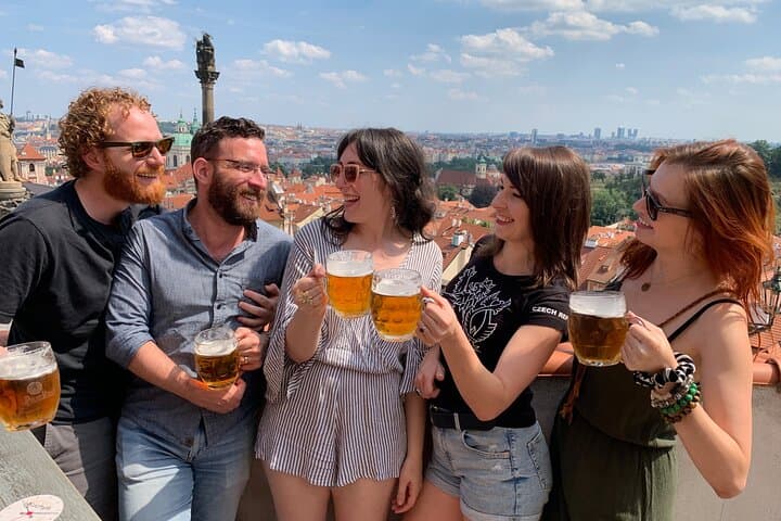 Prague Castle and Pubs Walking Tour with Drinks Included