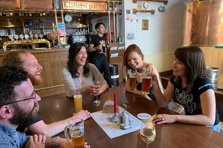 Prague Castle and Pubs Walking Tour with Drinks Included photo 2