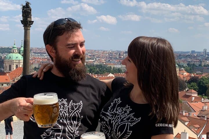 Prague Castle and Pubs Walking Tour with Drinks Included photo 5