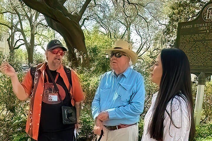 Behind the Plaques: Savannah Historic District Walking Tour Guide photo 3