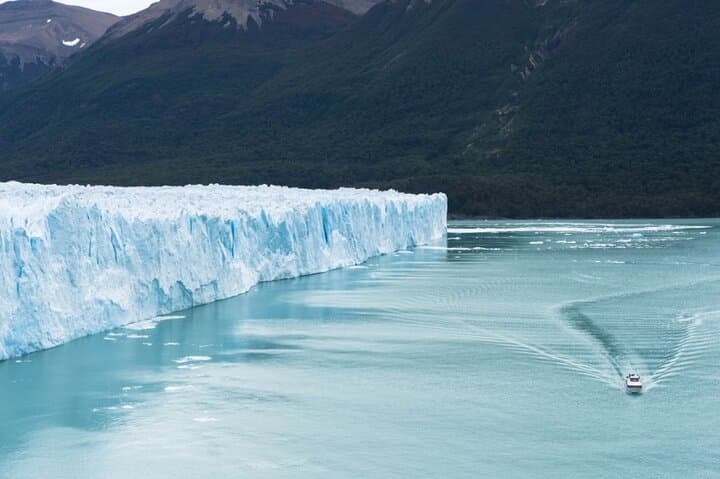 Perito Moreno Glacier Full-Day Navigation & Catwalks from El Calafate
