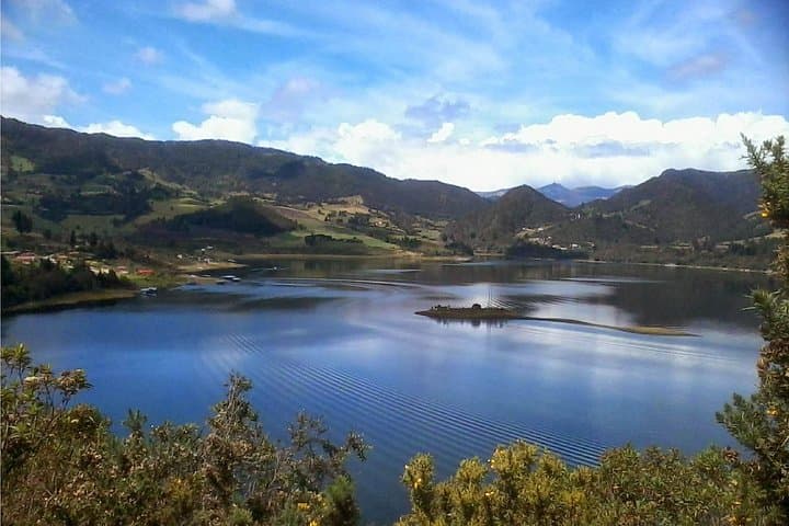 Neusa Reservoir Half-Day Hike from Bogotá: Lakeside Trails & Andean Views photo 1
