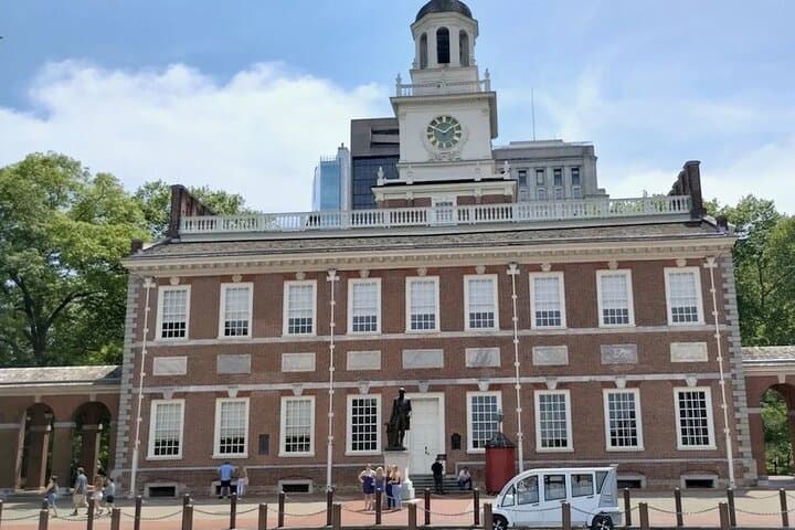 Electric Car Philadelphia: 1‑Hour Private Guided Tour of Historic Old City photo 2