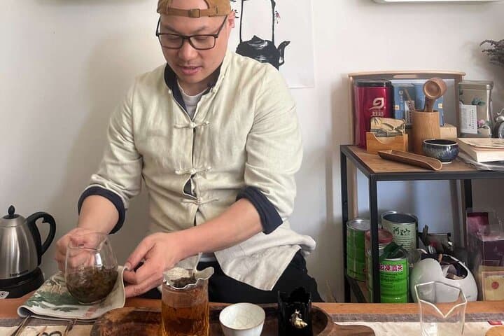 Private Authentic Tea Ceremony in Prague: Chinese Premium Tea Tasting and Brewing Masterclass photo 4