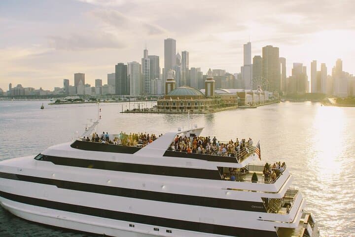 Chicago Fireworks Premier Dinner Cruise: A Lake Michigan Dining Adventure photo 2