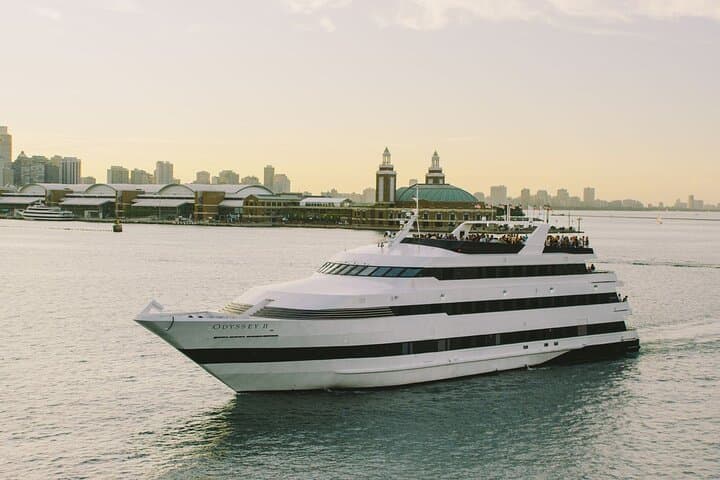 Chicago Fireworks Premier Dinner Cruise: A Lake Michigan Dining Adventure photo 6