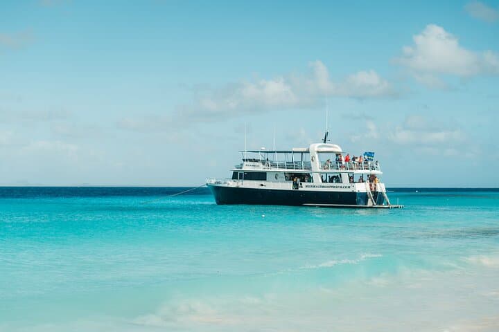 Klein Curaçao Full-Day Boat Trip: Snorkel, Lighthouse & Shipwrecks photo 2