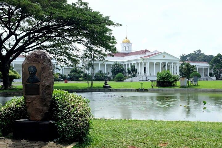 Bogor Botanical Garden & Miniature Indonesia: Full-Day Park and Reptile Tour photo 1