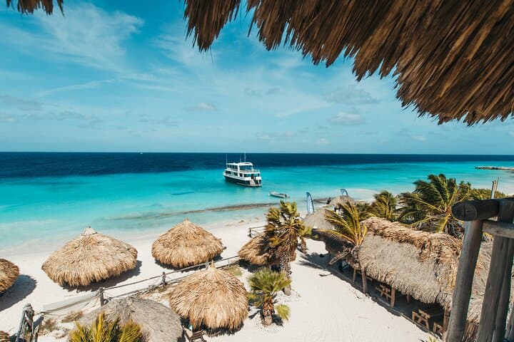 Klein Curaçao Full-Day Boat Trip: Snorkel, Lighthouse & Shipwrecks photo 6