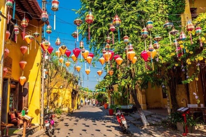 Hoi An Lantern Boat Tour: Old Town Walk, Japanese Bridge & River Lantern Release photo 5