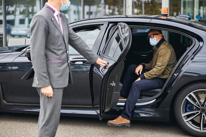 Luxury Private Transfer from Abu Dhabi to Dubai Chauffeur Service photo 2