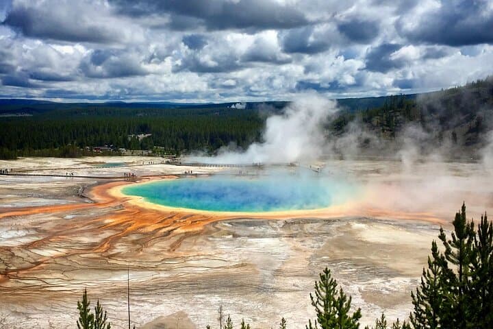 Explore Yellowstone’s Lower Loop: Private Guided Tour of Iconic Geysers and Wildlife photo 4