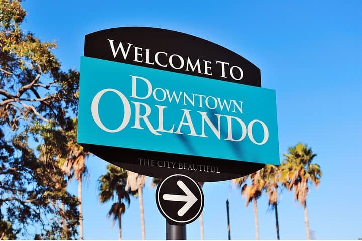 Private Custom Walking Tour in Orlando: Local Guide-Led City Walk