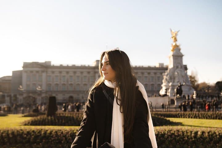 Private Photoshoot Outside Buckingham Palace — Professional London Portraits photo 3
