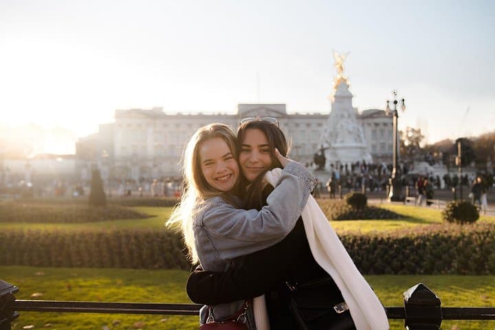 Private Photoshoot Outside Buckingham Palace — Professional London Portraits photo 2