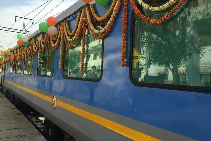 Taj Mahal Day Trip by Gatimaan Express: Fast-Track Agra from Delhi photo 3