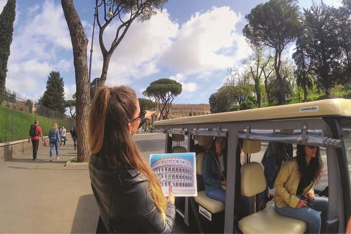 Rome Night Highlights by Luxury Golf Cart: Colosseum, Trevi & Spanish Steps photo 2