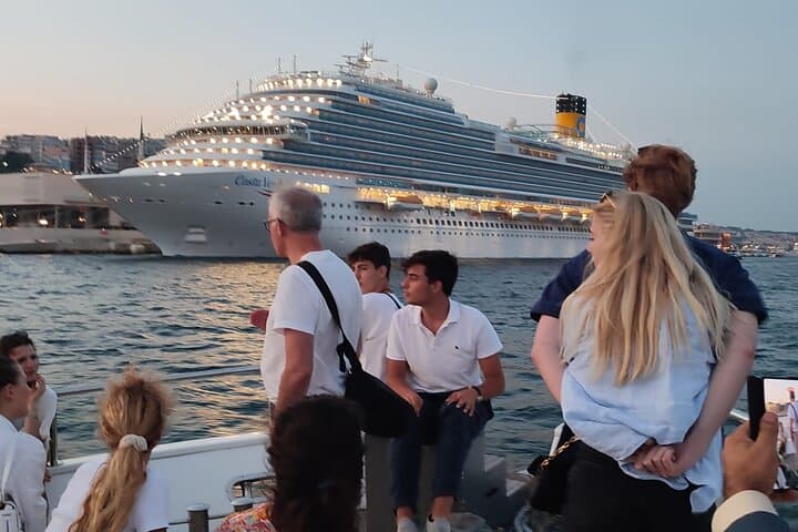 Istanbul Bosphorus Cruise: Morning & Sunset Boat Tour with Hotel Pickup