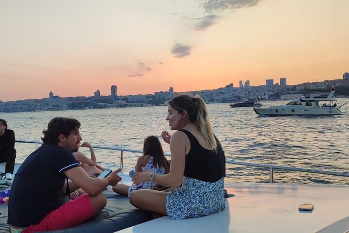 Istanbul Bosphorus Cruise: Morning & Sunset Boat Tour with Hotel Pickup photo 3