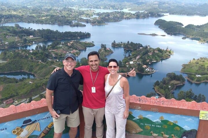 Medellín to Guatapé & Piedra del Peñol: Private 8-Hour Day Trip photo 2