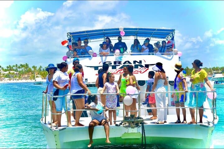 Punta Cana Adult Party Boat: Snorkel, Rum & Coastal Beats photo 2