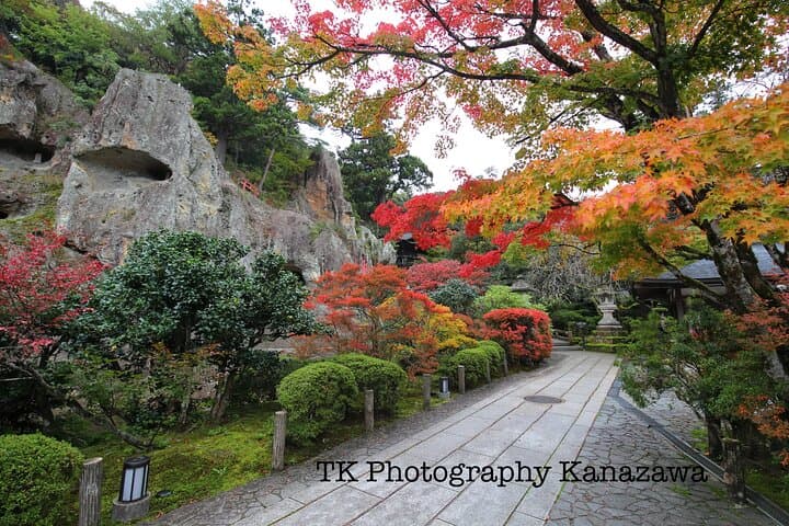 Private Kaga Photoshoot: Full-Day Photographer Tour to Yamanaka, Natadera & Kakusenkei